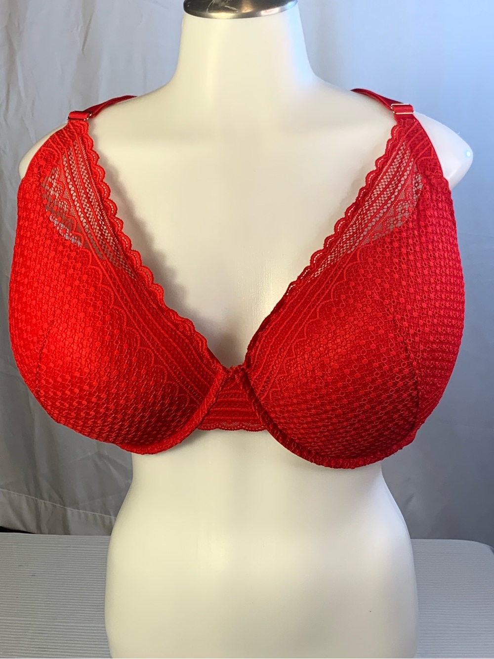 Auden Red Lace Underwire Bra - Women's Intimates. SZ 46DDD. Plundge Push Up
